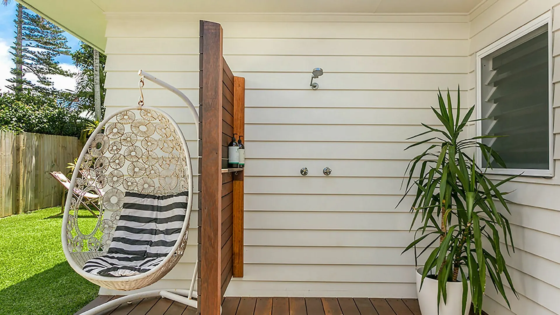 Elua Beach House - Modern Central Home W/ Swim Spa Byron Bay 0*,